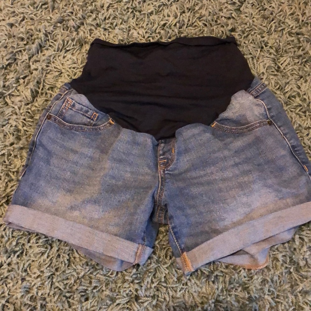 Maternity shorts